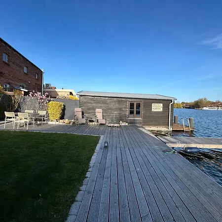 Insel Mit Eigenem Bootsanleger Apartment